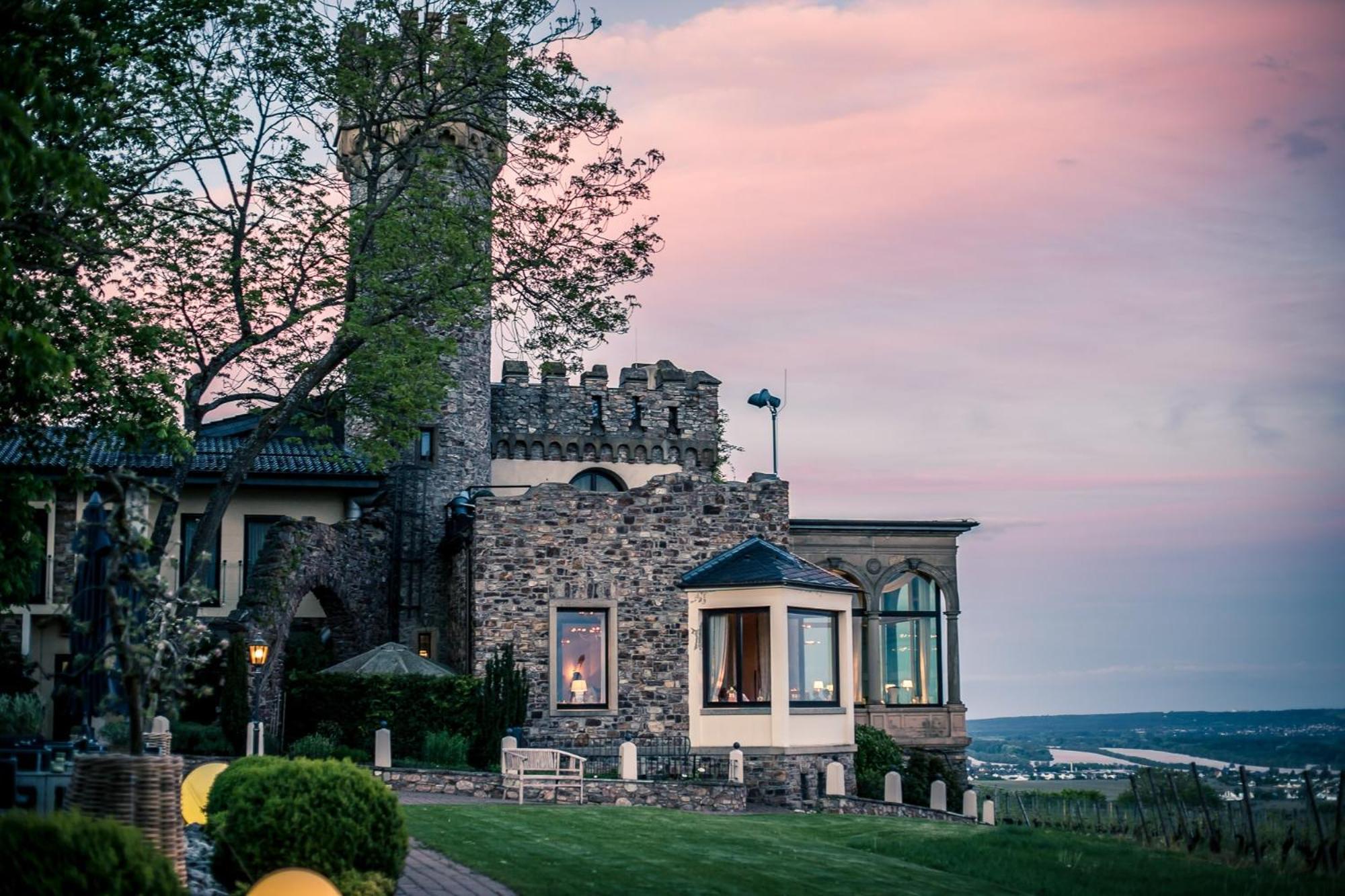 Relais & Chateaux Hotel Burg Schwarzenstein Geisenheim Exteriör bild